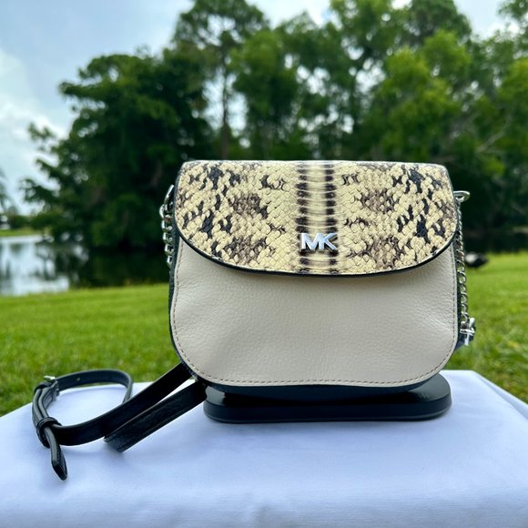 MICHAEL KORS Mott Snake-Embossed Leather Crossbody Cream & Black, Silver Chain - Picture 5 of 15